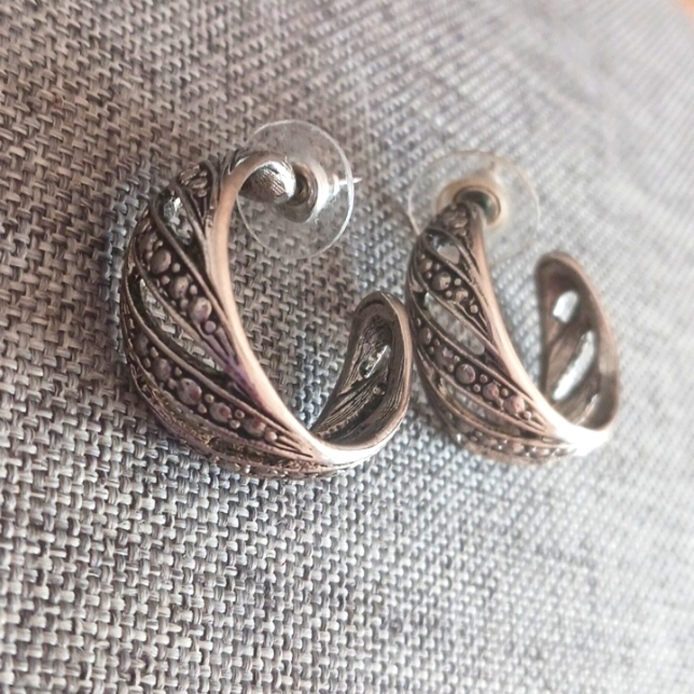 90s Silvertone Hoops w/ Design - Pre-loved (1")